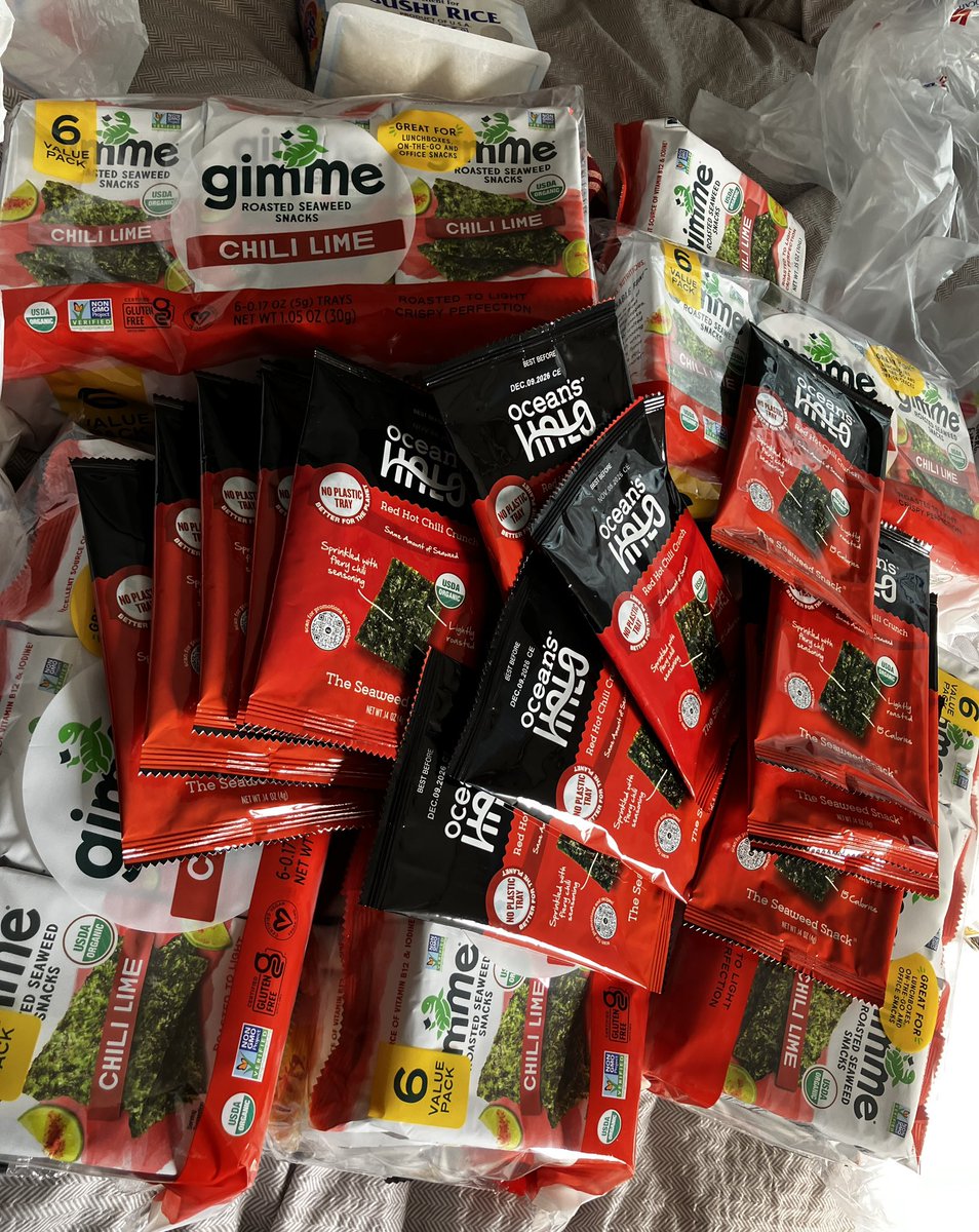 5o5pm_'s tweet photo. and if they ask us if we like seaweed😭😭 : https://t.co/MJiDlsTy9F