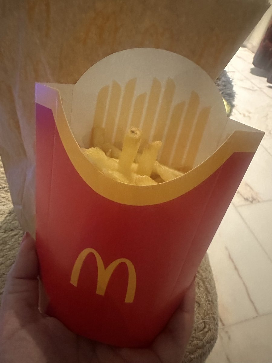 SawsanT's tweet photo. @McDonaldsKSA_WS paying for large fries to get it half full. Work on your quality https://t.co/Hg3EwRlTn8