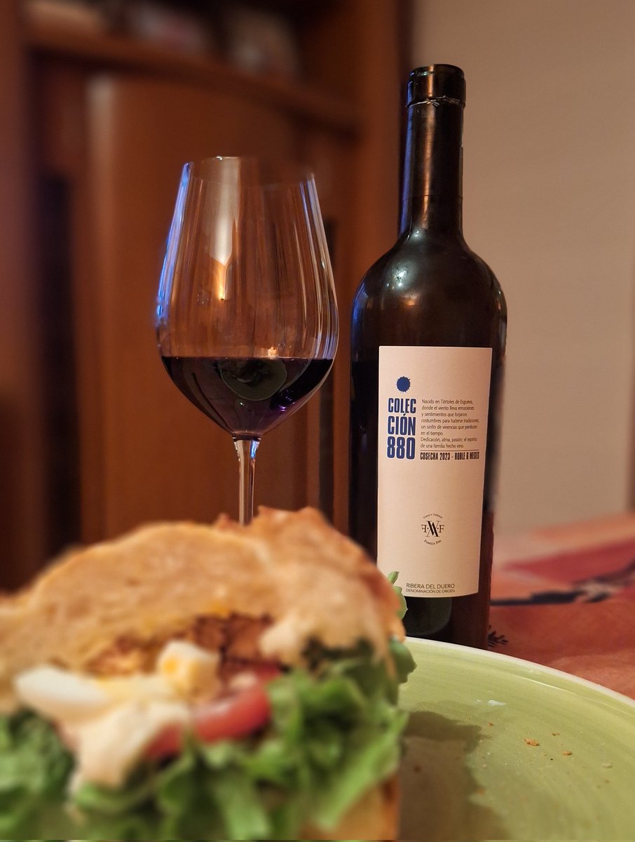 dmanso73's tweet image. Por poco mas de 6 € y medio, 6,59 para ser exactos, este Ribera del Duero de la Familia Fiel no está nada mal considerando su precio. Como única pega sus 15°, algo que por las actuales condiciones climatológicas se está normalizando 🍷
#vino #relax #winemoment