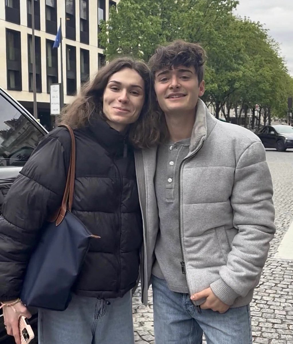 Roxy ✰ tweet media