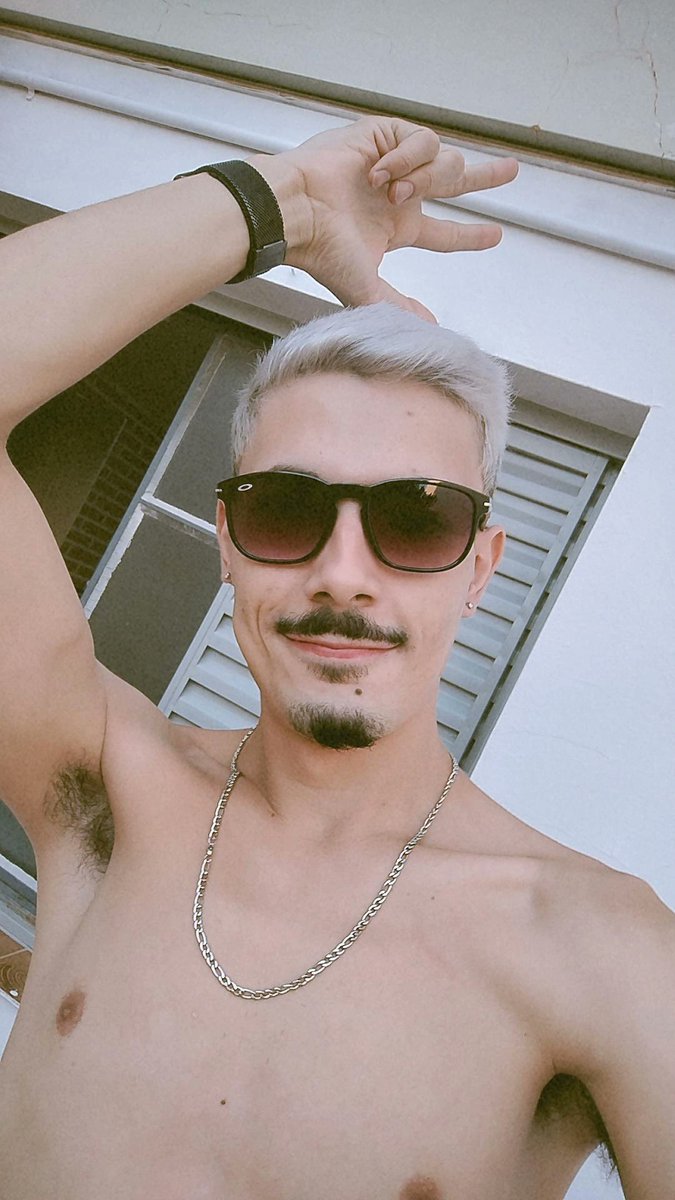 Vesguinhol's tweet photo. O platinado fica muito top, mas pqp que trabalheira manter .... https://t.co/B9e4yANhT8