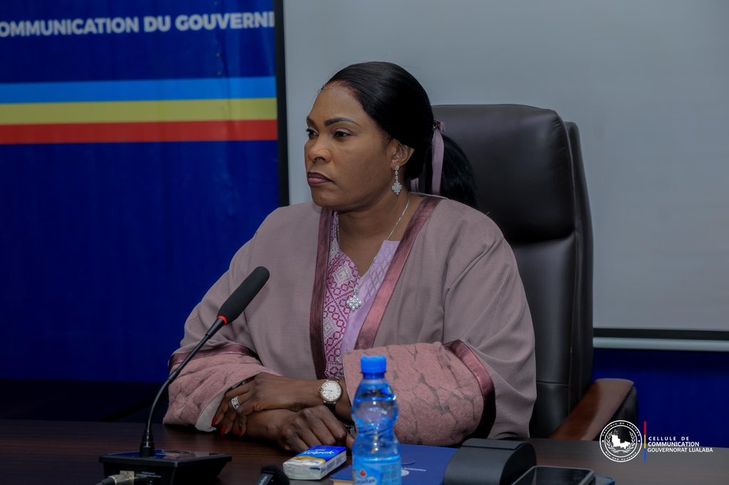 <a href="/FifiMasukaSaini/">Fifi Masuka</a>  au Président <a href="/fatshi13_/">Félix A. Tshisekedi</a> 

Monsieur le Président, la province de lualaba sans peur, est pour la révision de la Constitution.