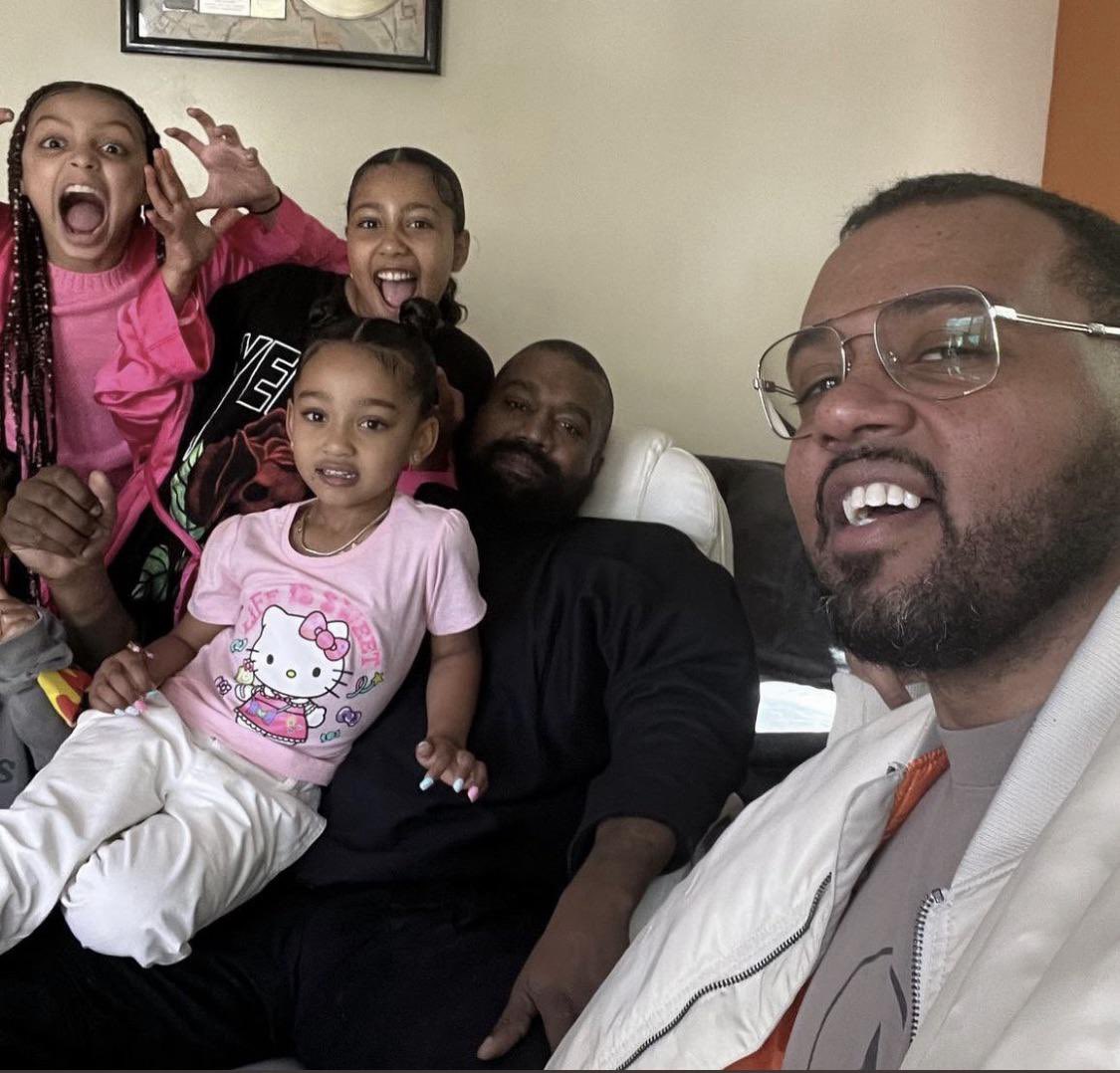 Ye Streams tweet media