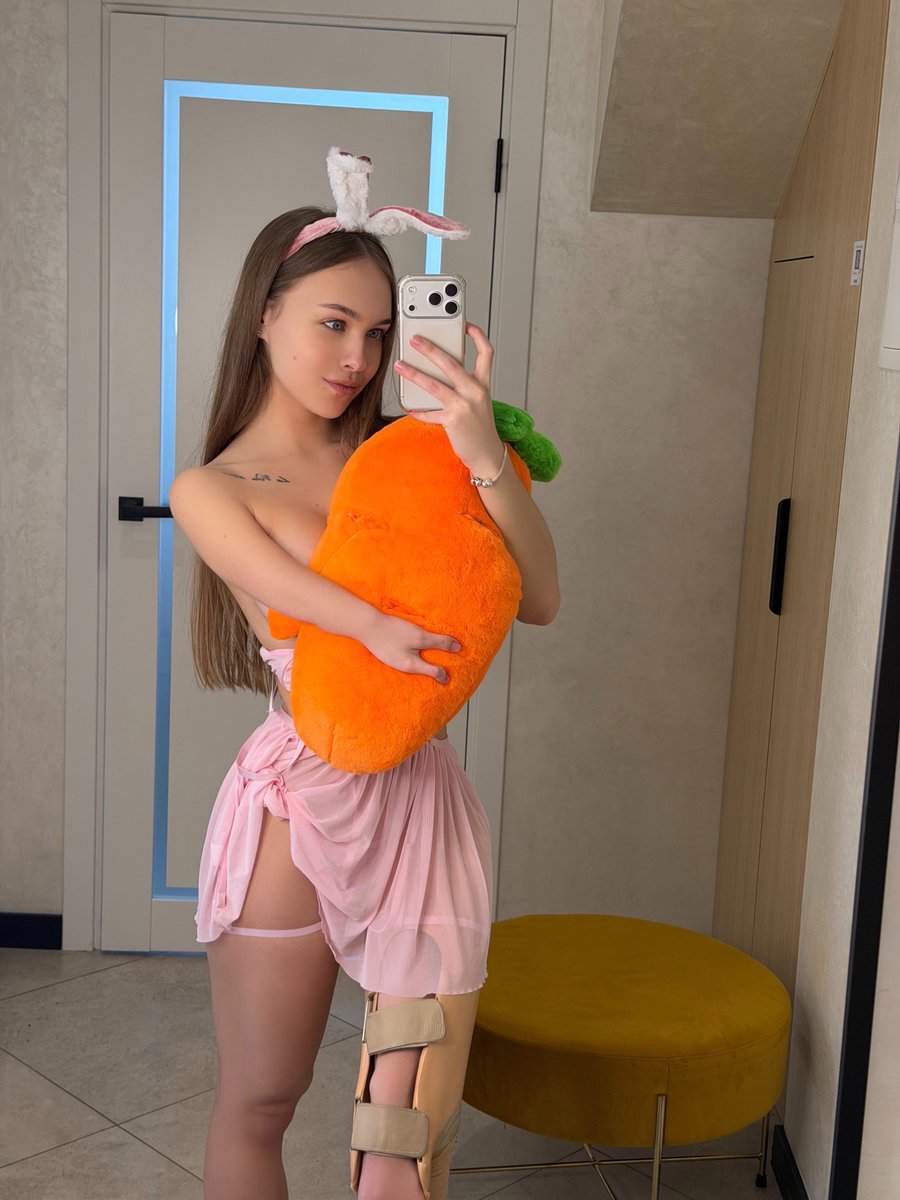 Lana Walker | Your gift is waiting! On my OF🐰 tweet media