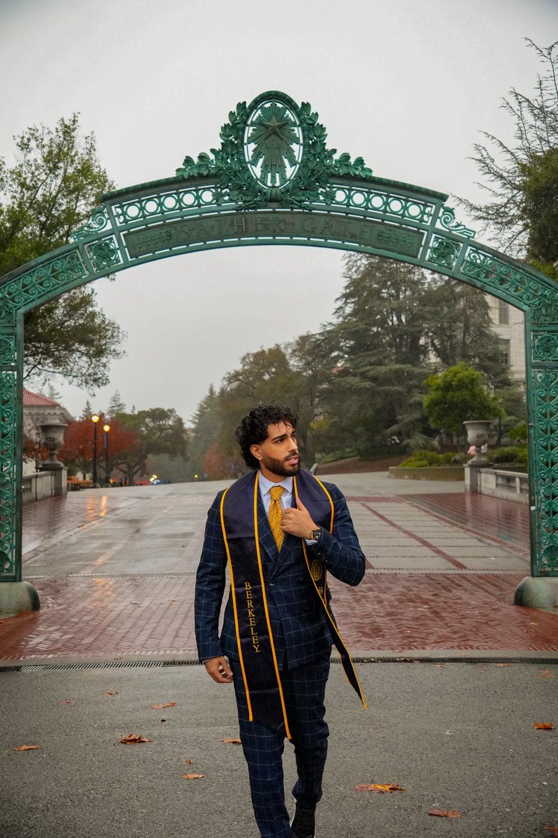 KurtBenz's tweet photo. You can’t be my ex if we dated before my degree. That was an uneducated decision. #OneDegreeHotter 🏛️🎓🐻 https://t.co/lxocshBIjv