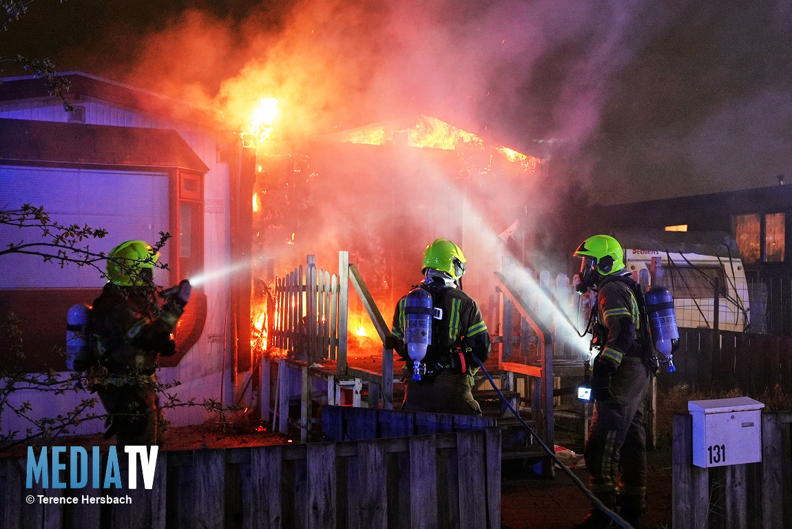 Woonwagen zwaar beschadigd door brand in Spijkenisse