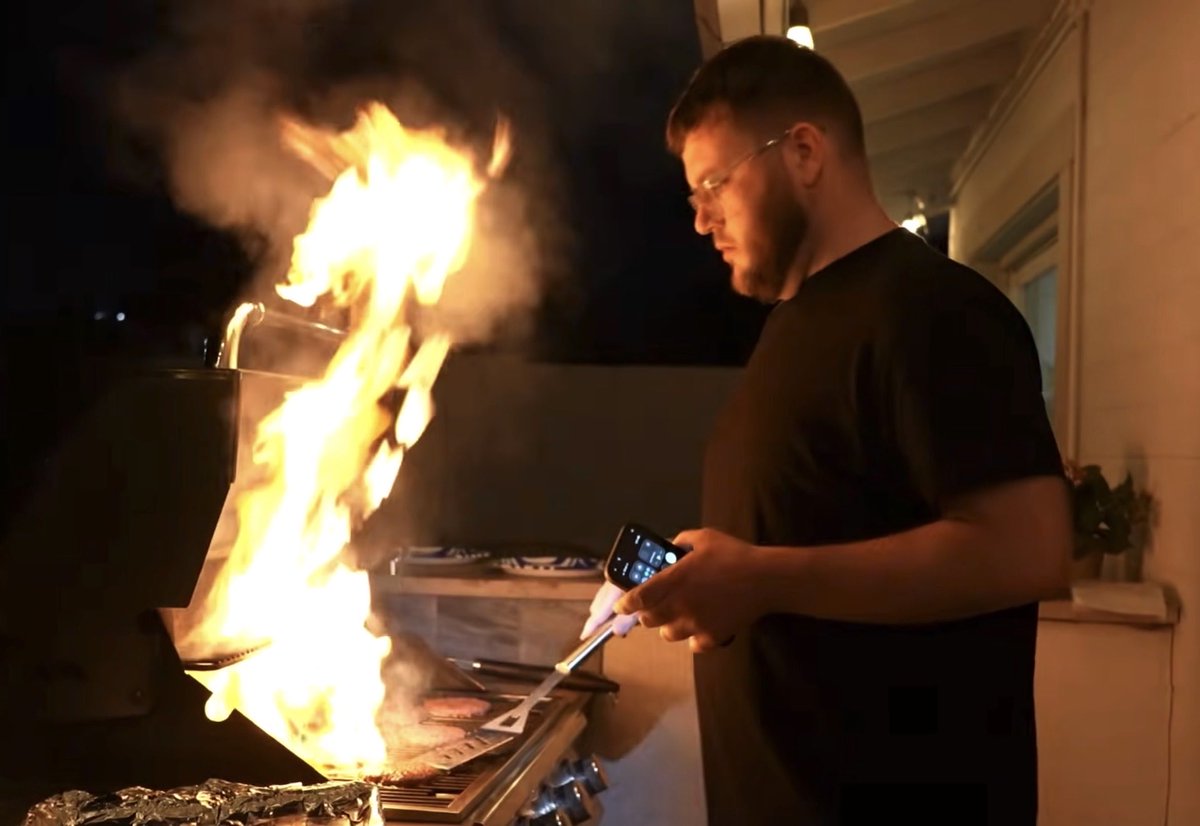 Viva La Stool tweet media