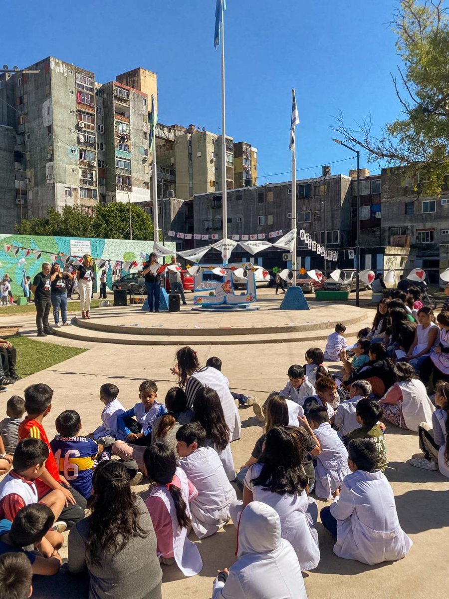 Memoria en Tres de Febrero tweet media