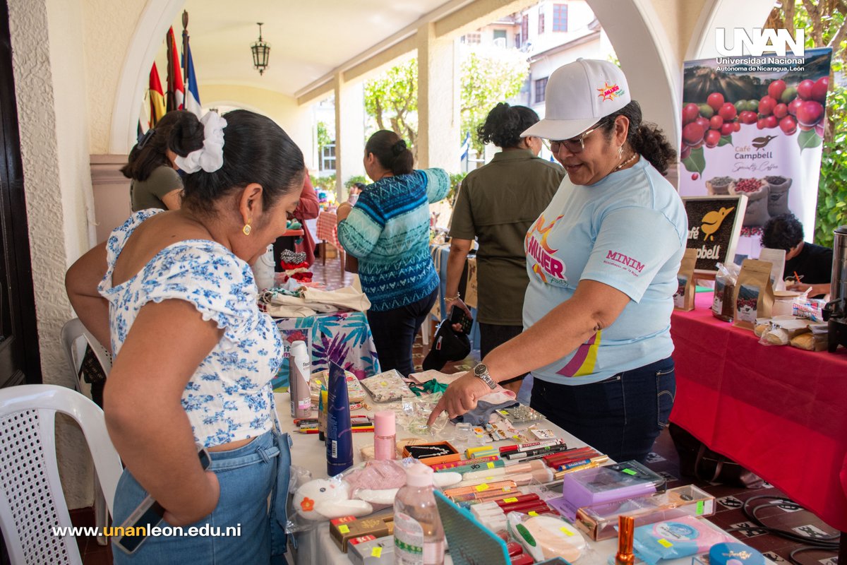 Estudiantes, docentes y emprendedores se dieron cita este viernes 27 de marzo en la Feria de Emprendimiento, con el objetivo de fomentar la innovación, impulsando ideas de negocio y fortaleciendo las habilidades de nuestros emprendedores.