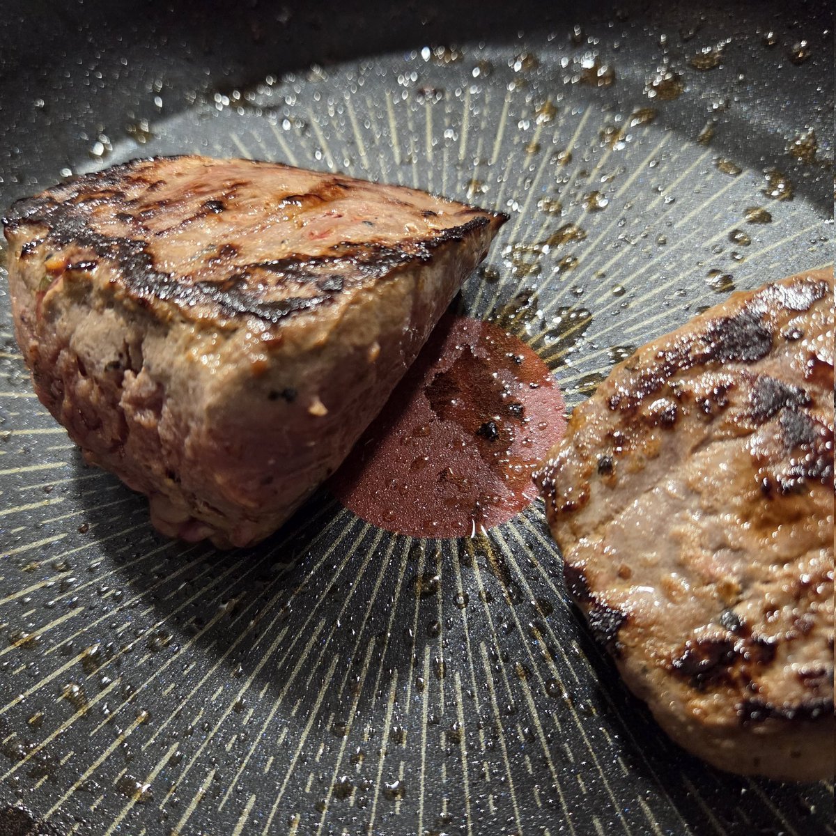 ThePolicious's tweet image. Bench pr this morning btw #meat