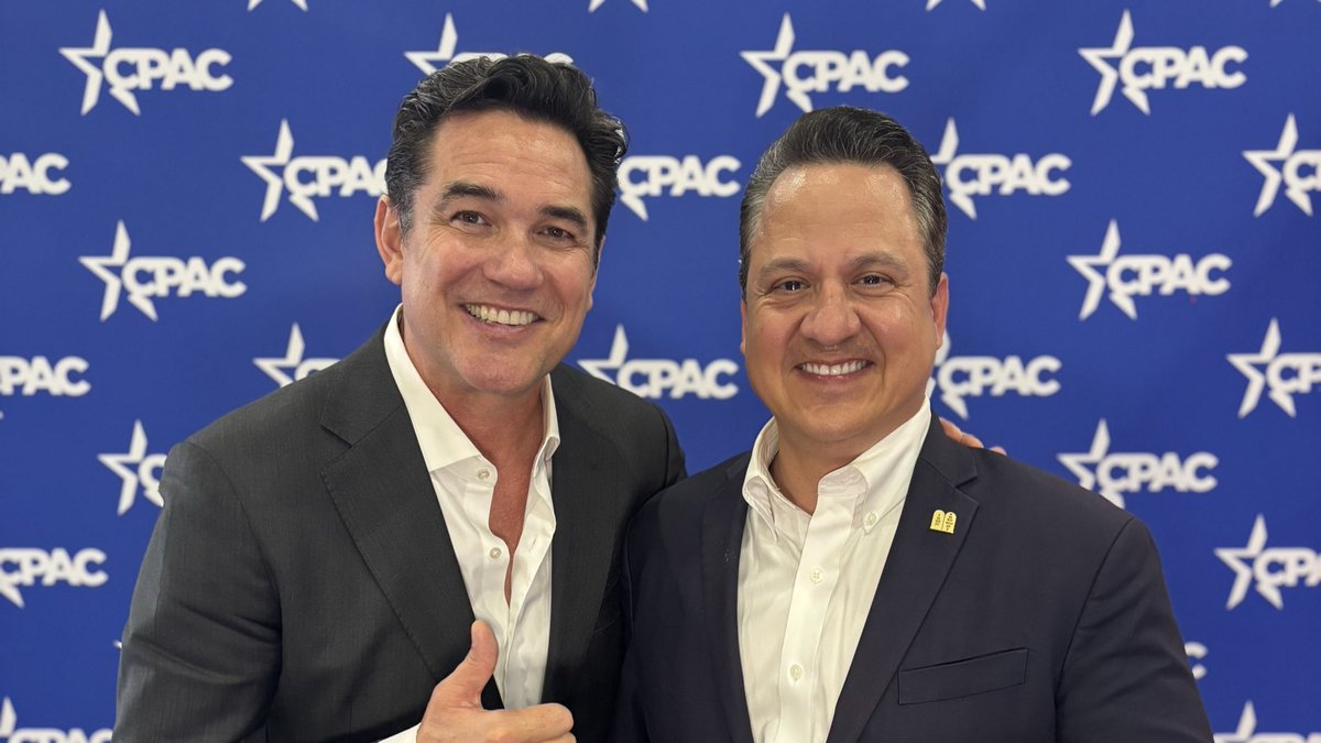 jonathansaenzTX's tweet image. What an honor and so much fun to interview the legendary  @RealDeanCain at @CPAC in Texas;  w/ @proudamericanst - talking politics, @realDonaldTrump ,  law enforcement, sports and entertainment for @txvalues !!  #SuperHero