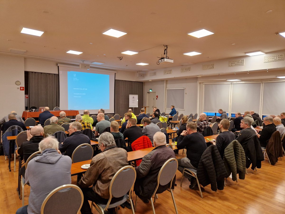 Osakasillat kokosivat viikolla autoilijoita <a href="/SKuljetus/">Savon Kuljetus</a>`en alueilta Keski-Suomesta, Etelä- ja Pohjois-Savosta, Pohjois-Karjalasta. Iltojen aikana käytiin rakentavia ja avoimia keskusteluja hyvässä hengessä. Yhteinen näkemys ja vuoropuhelu ovat keskeisiä toiminnan kehittämisessä.