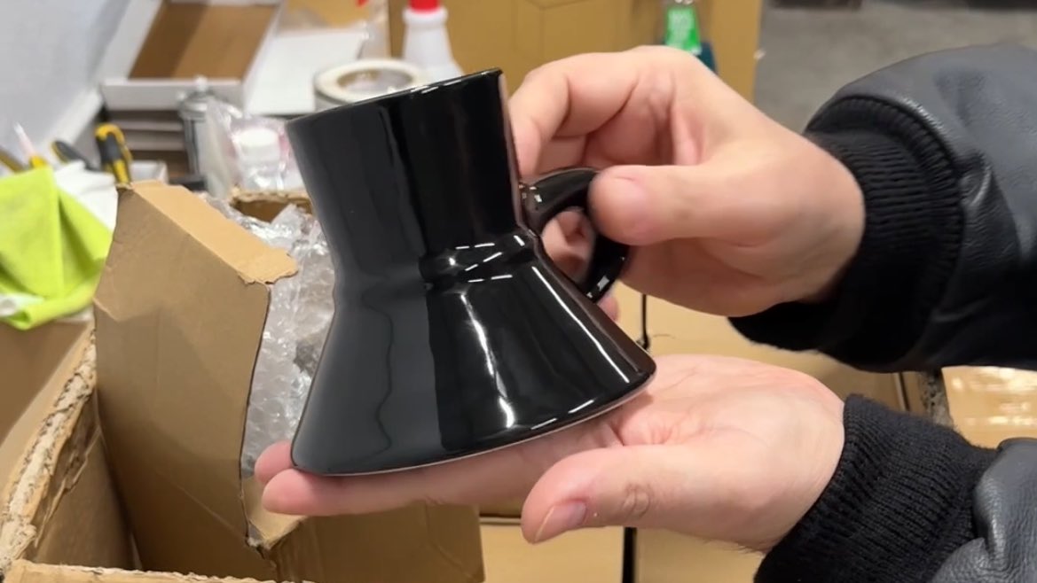 CherryTreeInc's tweet image. We hope you enjoy these Friday mug shots 😉
And, cheers to the weekend!! 🍻

mycherrytree.com/collections/mu…

#cherrytree #mug #mugshot #iykyk #cheers