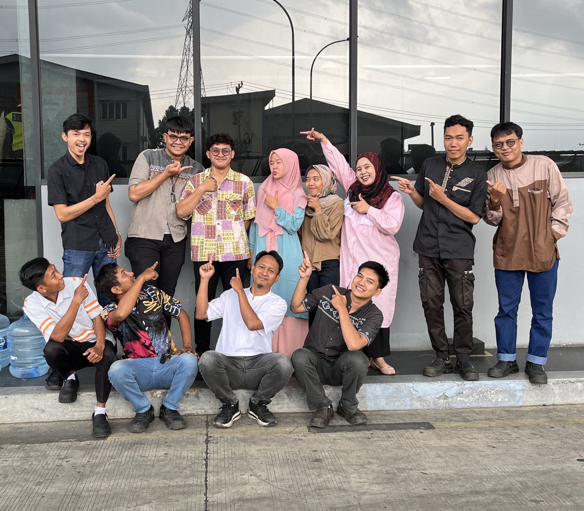 coololacee's tweet photo. Orang-orang yg membantu selama bekerja, doa doa mereka lebih banyak seperti “Kalo sudah terkenal jangan lupa yaa” ternyata image drummer lebih terlihat dari pada image leader 😅 https://t.co/tLaogo6Eay