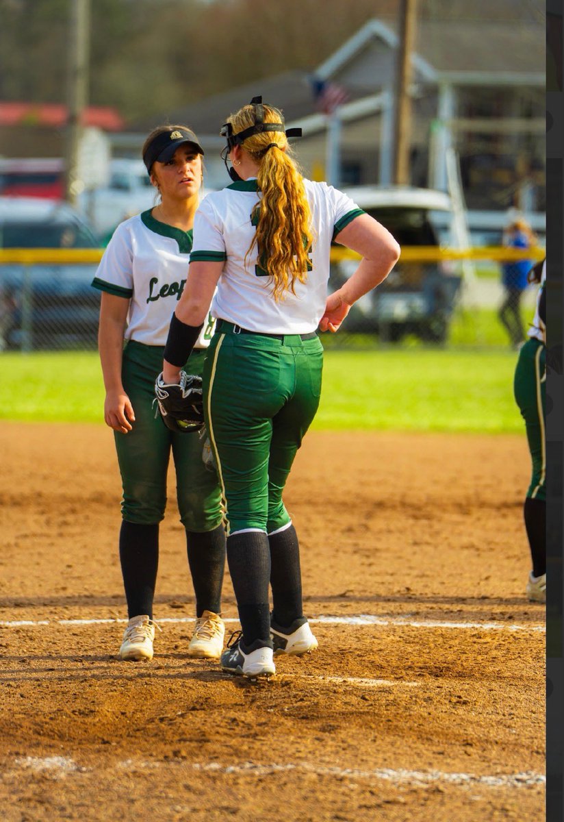 LSchwab2029's tweet photo. Grateful for the opportunies to pitch BVA Varsity and for my teammates always having my back! It has been a great week of softball and for school as I earned a 4.3 GPA for the 3rd quarter. @TeamAA_14U_Red @Fastpitch412 https://t.co/Y9d8rWLjaa