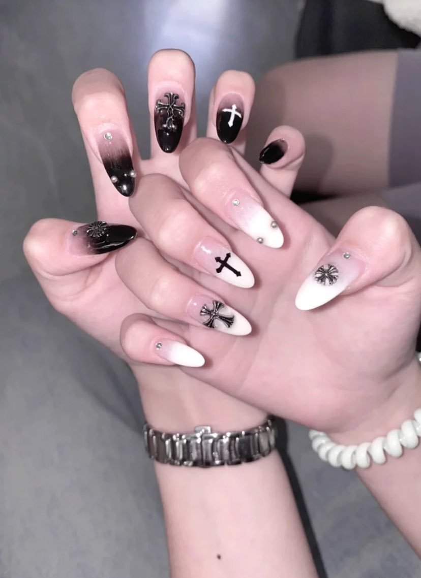 ⋆˙ ♱⃓ akira tweet media