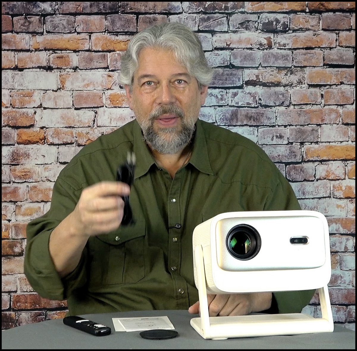 DaveTaylor's tweet image. I tried out the Wanbo Vali 1 Pro Smart Projector and have to say, it's a beauty! Full HD, 900 lumens bright, with a splendid Dolby audio system and native Google TV. My detailed &amp;amp; exhaustive test, demo, and review: youtube.com/watch?v=T_uyYO… #projector #hd #googletv @WanboOfficial