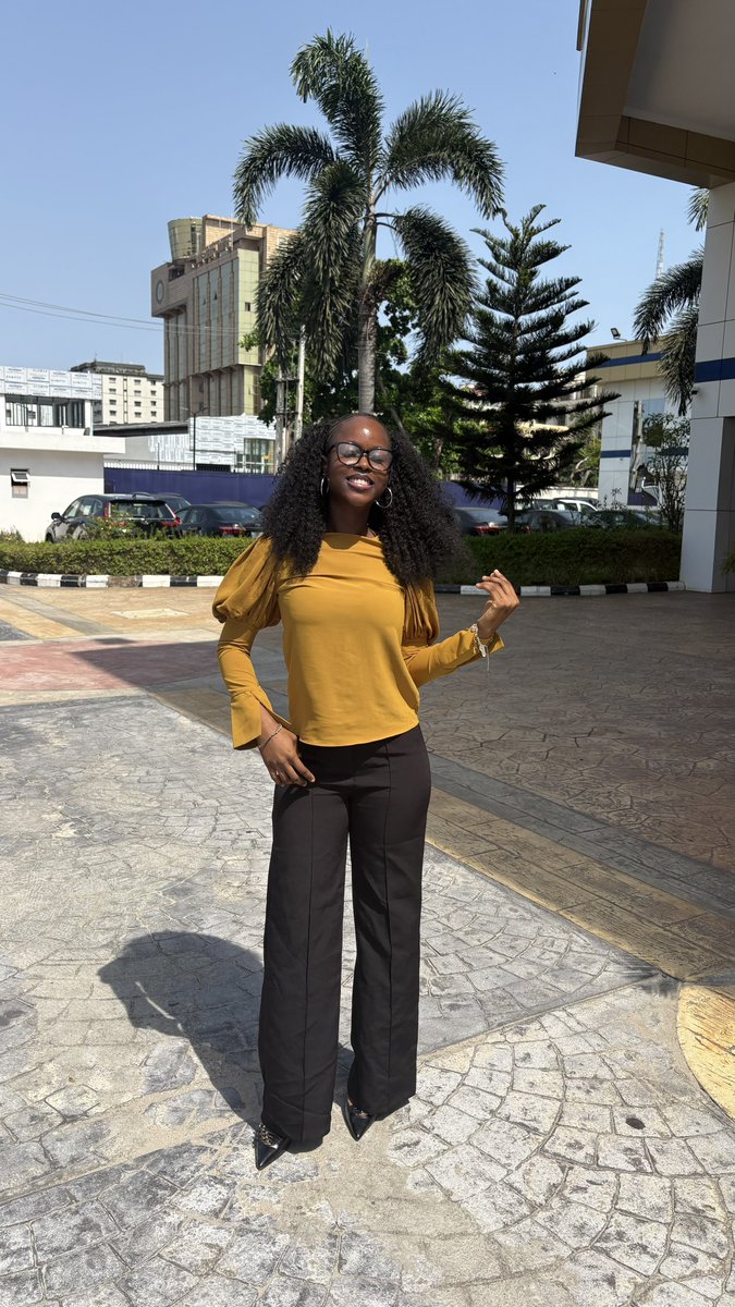 gold ✫ tweet media