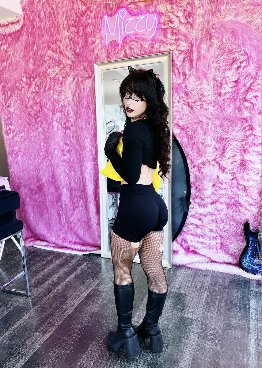 Mizzy🖤 tweet media