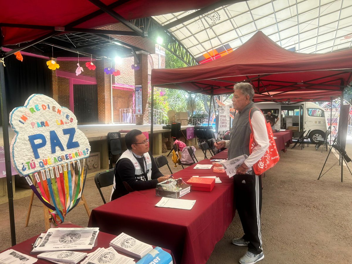 TrabajoCDMX's tweet photo. En Iztapalapa seguimos construyendo paz con acciones concretas.  🙌🏽
Este viernes 27 de marzo participamos en la "Jornada de Empleo y Servicios" en el marco de #TerritoriosDePaz, ofreciendo servicios gratuitos para la comunidad y acercando oportunidades que transforman vidas.  🤝🏽✍🏽💬📝
Porque la #CapitalDeLaTransformación se fortalece con inclusión, empleo digno y apoyo a quienes más lo necesitan.

#UtopíaLaboral
@ClaraBrugadaM @GobCDMX @Ines_GONI