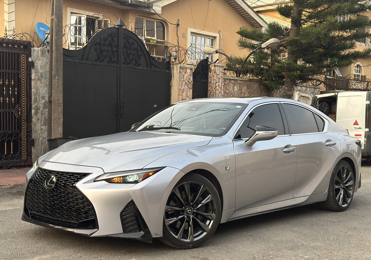 #CarPlug tweet media