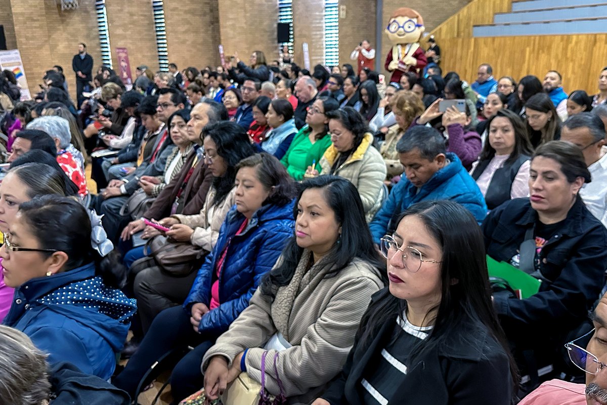 SeducEdoMex's tweet image. 📚 Durante el Simposio de Bienestar Integral impulsado por el @CONEBIedomex, presentamos la “Guía de Primeros Auxilios Psicológicos” para docentes que brinda herramientas de apoyo inicial, efectivo y ético a las y los estudiantes en los momentos de mayor vulnerabilidad. 💙