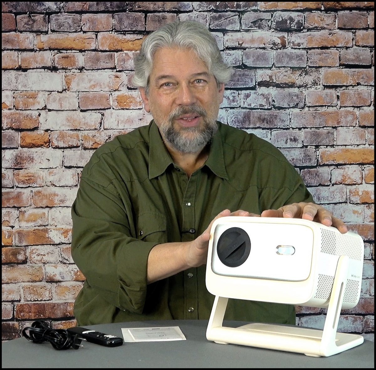 DaveTaylor's tweet image. I tried out the Wanbo Vali 1 Pro Smart Projector and have to say, it's a beauty! Full HD, 900 lumens bright, with a splendid Dolby audio system and native Google TV. My detailed &amp;amp; exhaustive test, demo, and review: youtube.com/watch?v=T_uyYO… #projector #hd #googletv @WanboOfficial