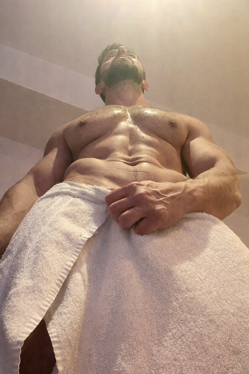 Emperor Cris tweet media