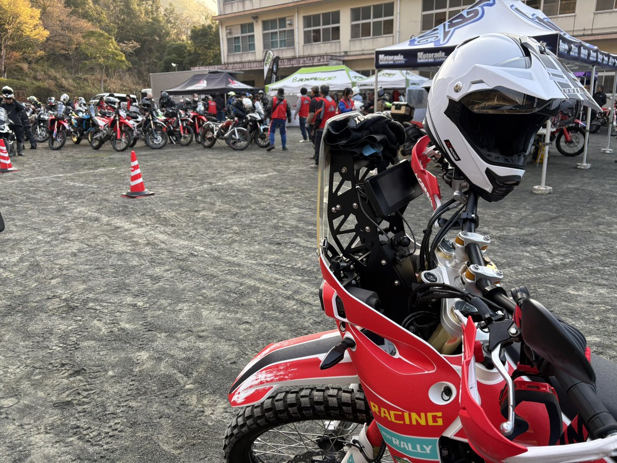 コバヤン tweet media