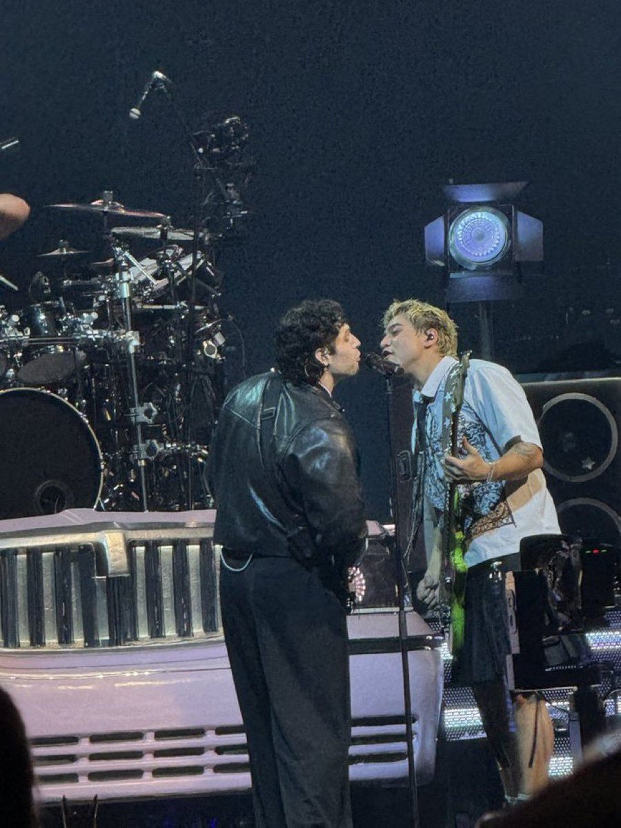 gabriela 🪩 tweet media