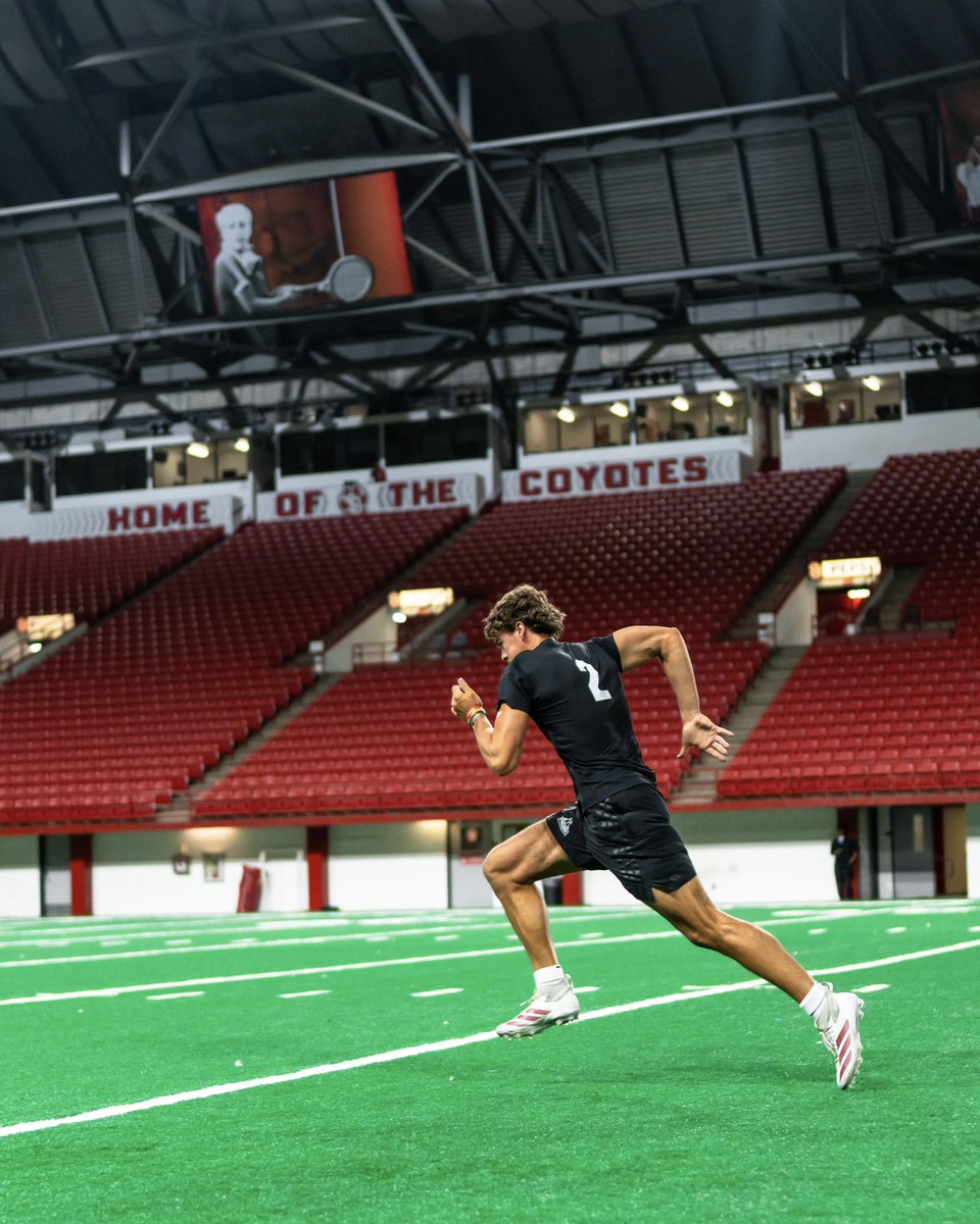 South Dakota Football tweet media