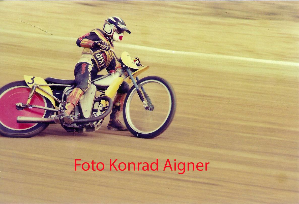 UprightSpeedway's tweet image. #FastFriday