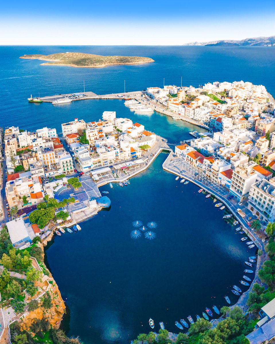GreekPictures's tweet photo. In Agios Nikolaos, the legendary Lake Voulismeni mirrors the sky, blending myth, elegance, and Aegean calm into one timeless view. 🇬🇷 #Crete
📷 https://t.co/AyHAbte3NZ https://t.co/mLWJuRenMu