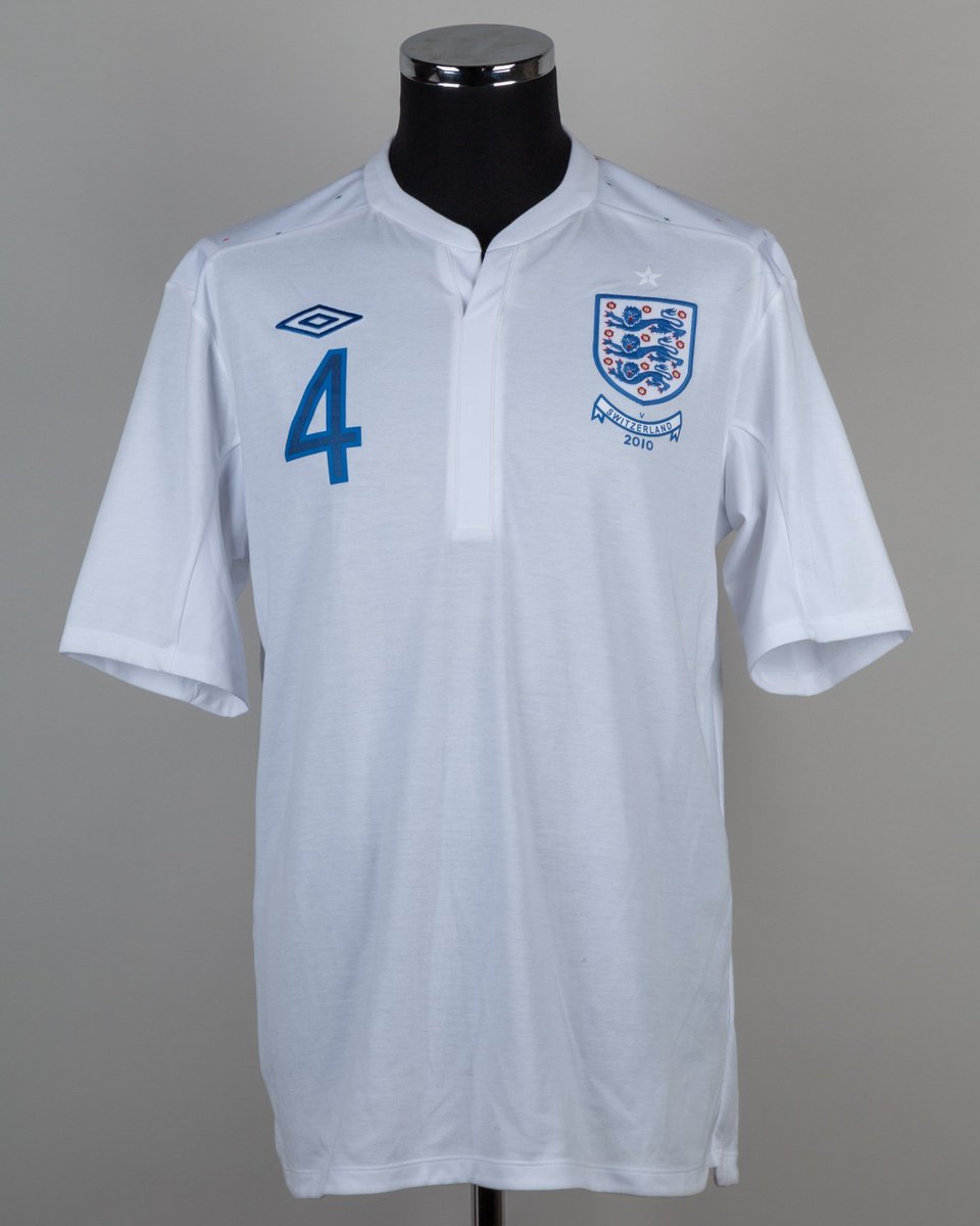 JayTomlinsFC's tweet photo. @nathancross74 Sorry you’re right England have never had blue in their home kit 😅 https://t.co/pVEVIJHj76