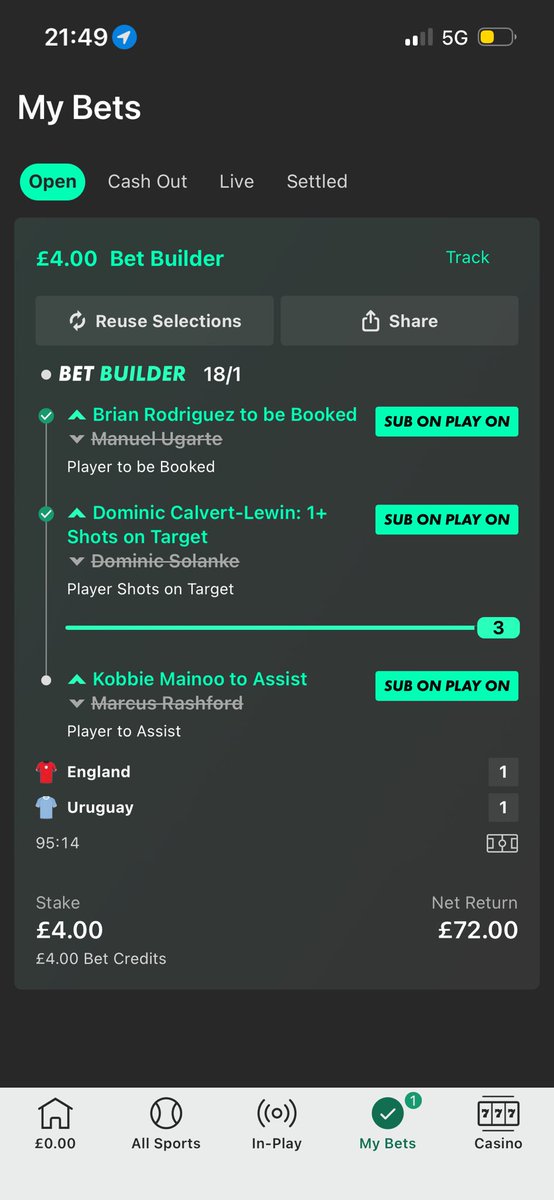 Requaahv's tweet photo. @bet365  what’s cracking here then? Opta saying Barnes on for rashford yet you have mainoo? https://t.co/gQIs396zsQ