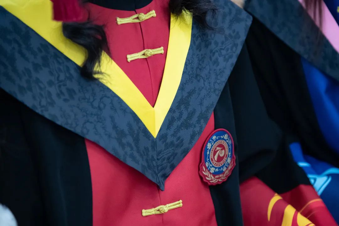 caroline dickson tweet media