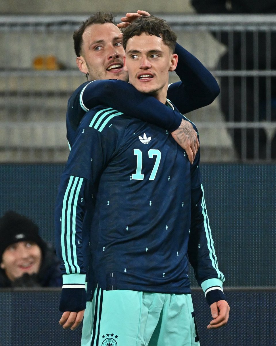 Premier League tweet media