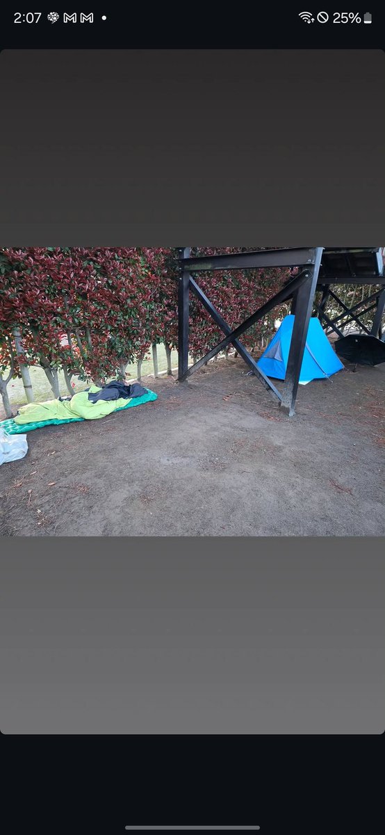 SlightlyHomeless tweet media