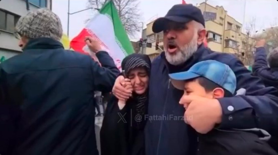 CardBoard Khomenei tweet media