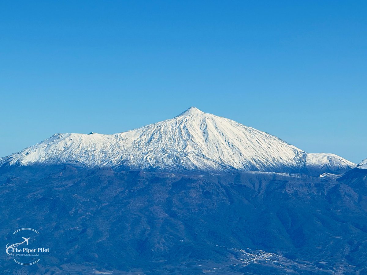 stani320's tweet image. Such a beauty! 😍😍🏔️❄️❄️ #teide #tenerife #canaries #canarias #teidenevado #sky