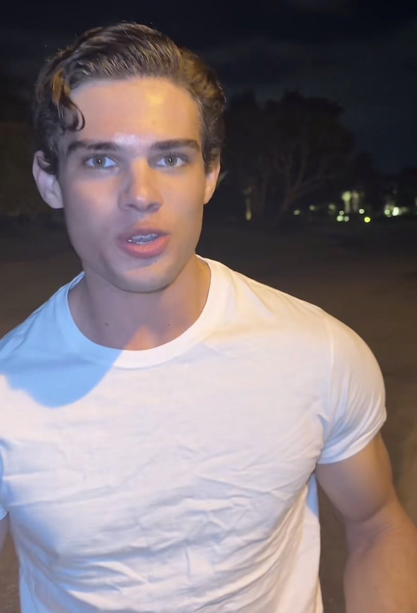 user1087923 tweet media