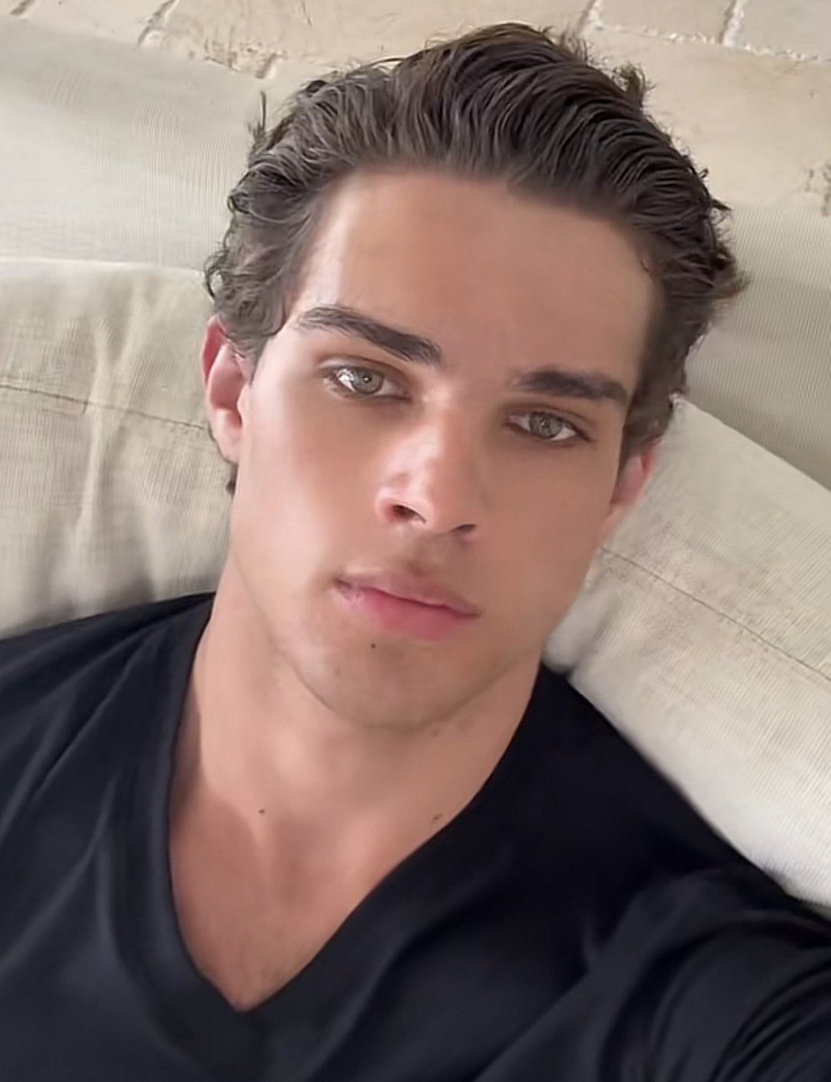 user1087923 tweet media