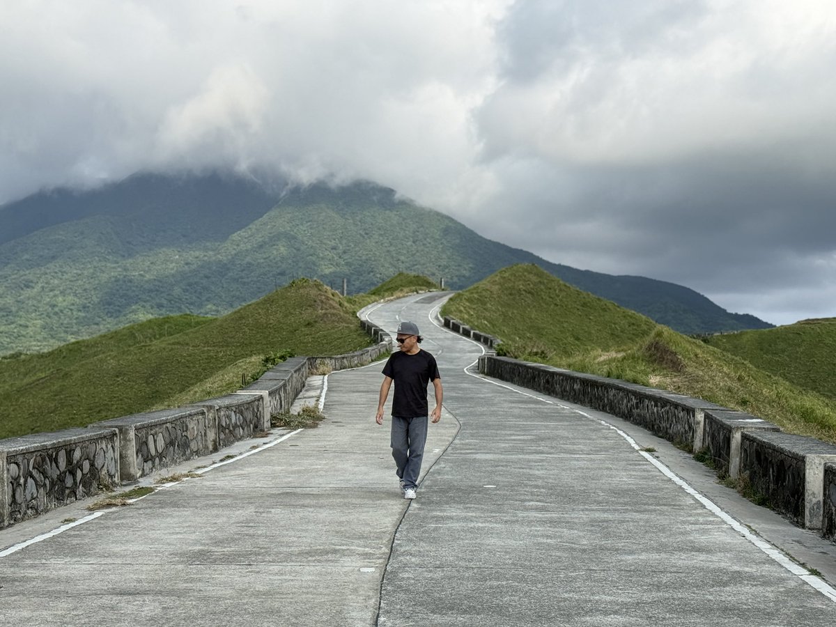 turistaboy's tweet photo. +1! 🎂 “34 on 82!” 🥳 Celebrating my 34th birthday on my 82nd province – BATANES! 🥹 After 15 long years, I finally visited all 82 provinces of the #Philippines! 🇵🇭 Salamat, turistas! 😘

#Project82PH #TuristaBoy #PhilippineGlobalExplorers #LoveThePhilippines https://t.co/0bCr7VPHUb