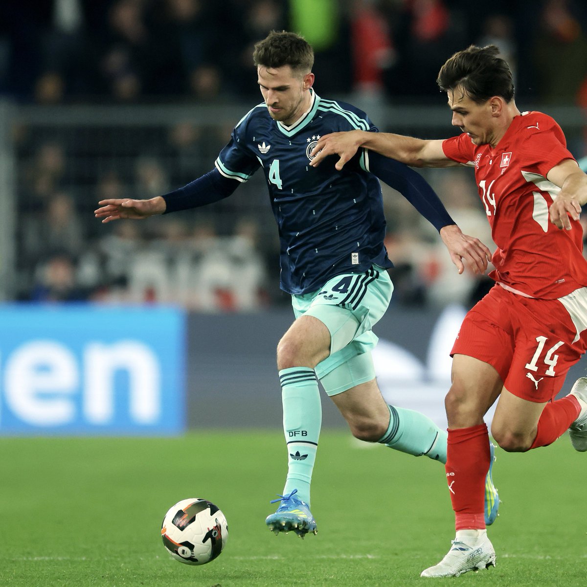 Leeds United tweet media