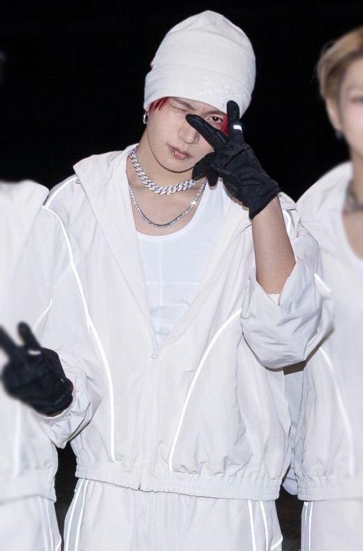 sisi 🦇 #TREATENHYPENBETTER tweet media