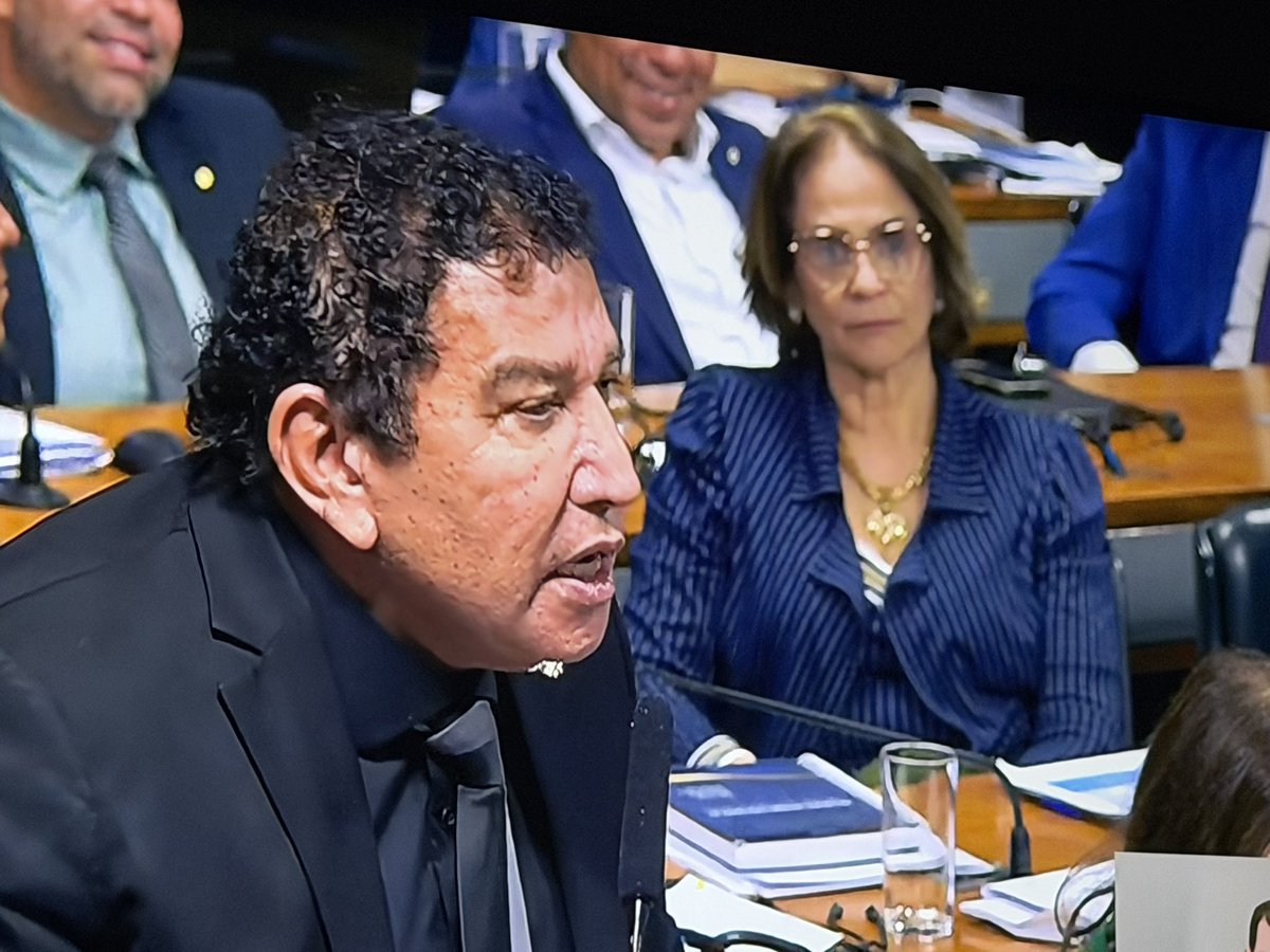 Sinceramente, não me surpreende mais nenhuma bobagem que sai da boca do Magno Malta, o que me surpreende é gente eleger um embuste como esse senador. Pobre Espírito Santo, pobre dos nossos ouvidos.