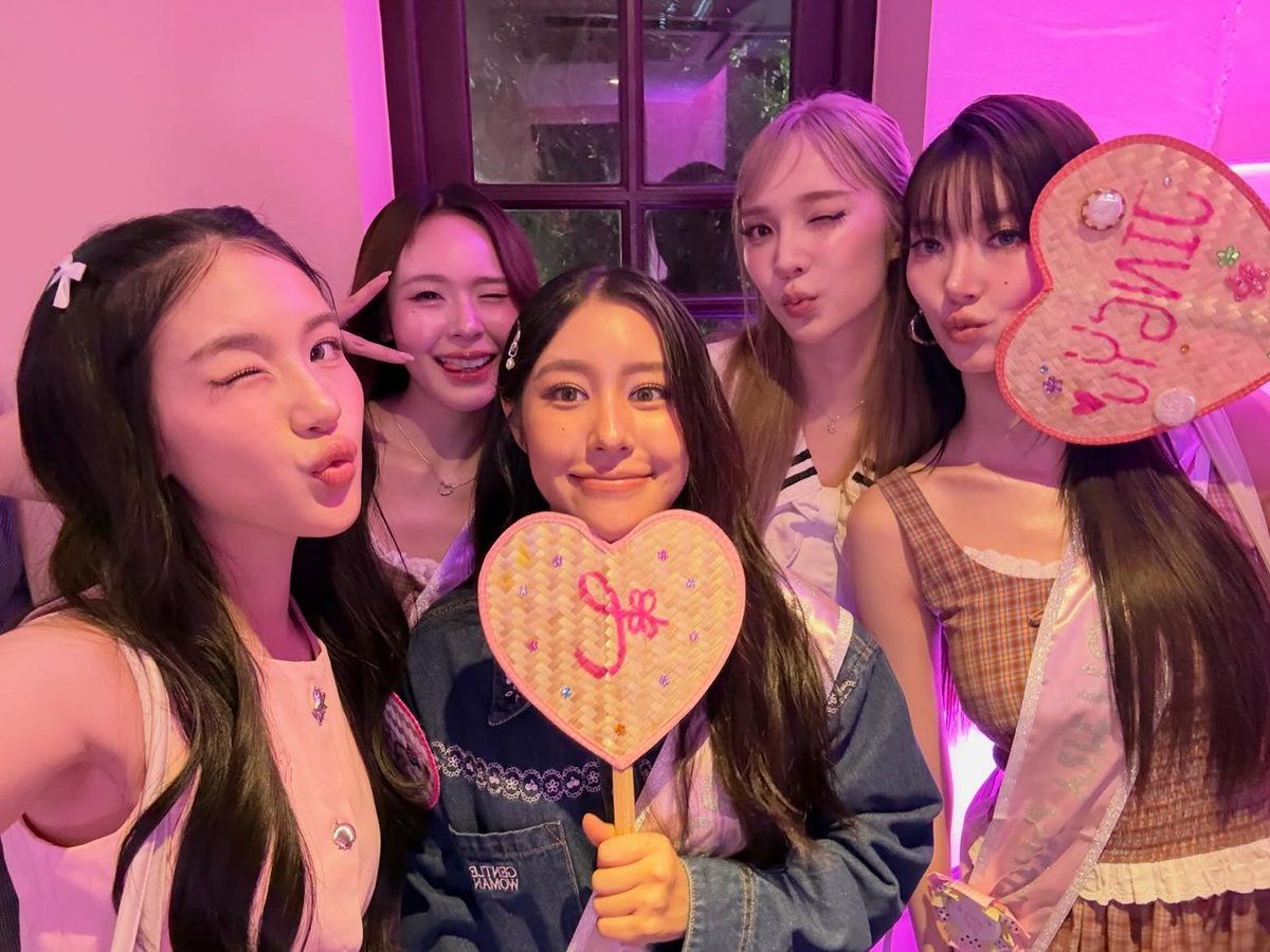 CiizeDaisy tweet media