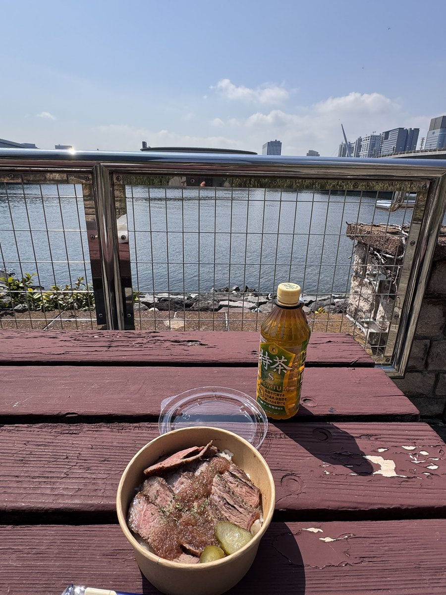 TNTN0915's tweet photo. Dも＋も全く当たらずでしたが、ようやくリセールで当たり会場に来ました🙇
#Bz
#FYOD https://t.co/4EAWDrjokK