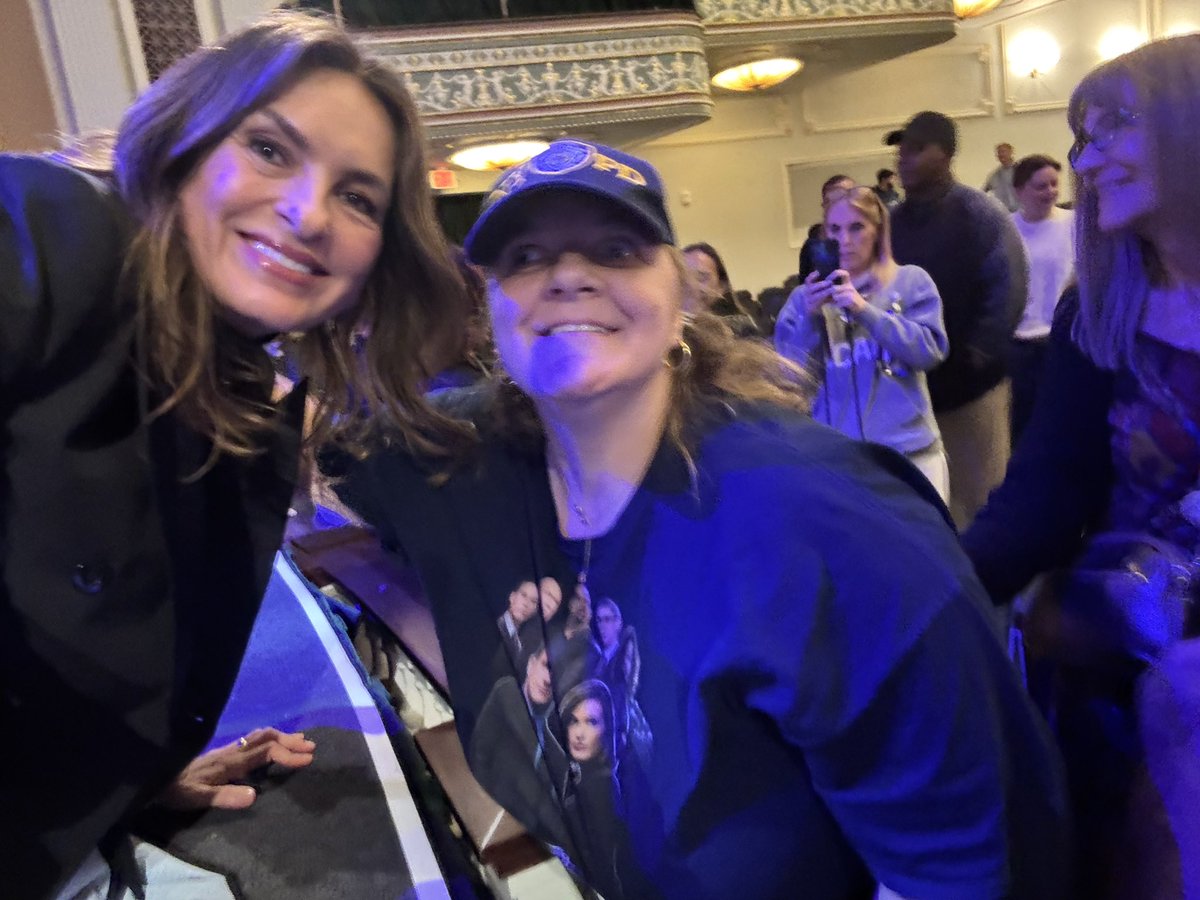 JessicaMeeker17's tweet photo. Hi I’m Jessica Meeker I’m trying to show friend that I met on October 29/25 I made a T-shirt with our picture on it and I wanted you to see it #mariska to see it . https://t.co/aq3ooK4gCR