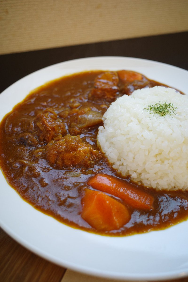 026hakase's tweet photo. カレー(ポーク)🍛
単品メヒカリの唐揚げ🐟️
海竜ソーダ🧋
揚げたてのカリカリジュワ〜感がたまらん。一匹カレーにのっけてメヒカリカレーにアレンジ😉
#SLOWDAYSCAFE #スロデ https://t.co/fUTKPRcGUJ